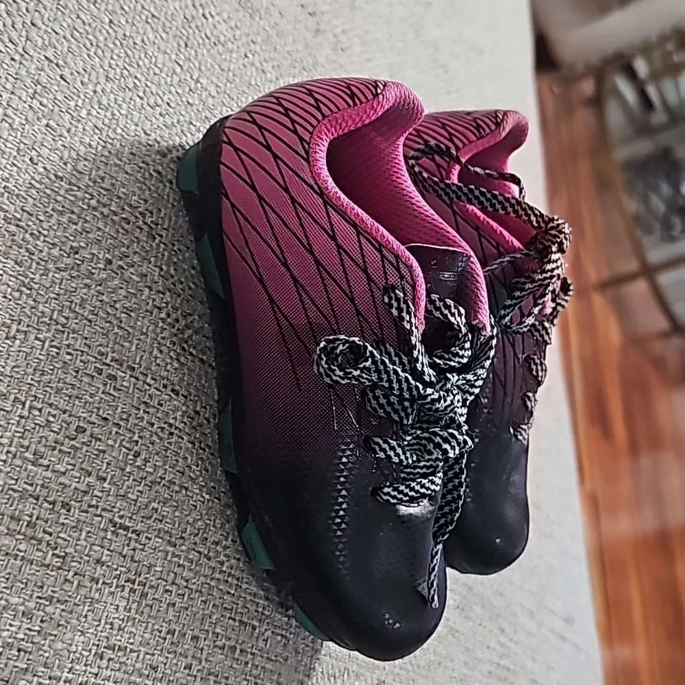 DSG Scoccer Cleats black & pink size 8K